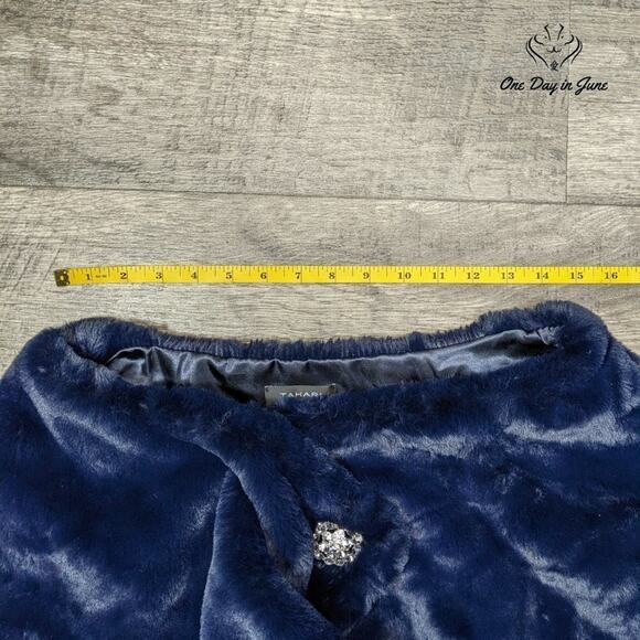 Tahari Faux Fur Cape Size M - Picture 3 of 5